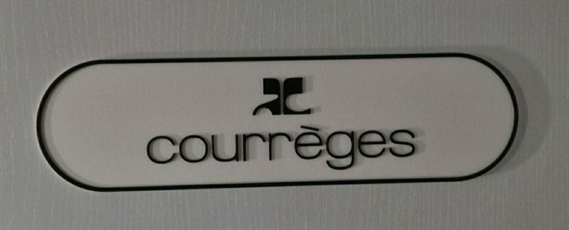 Logo Courrèges