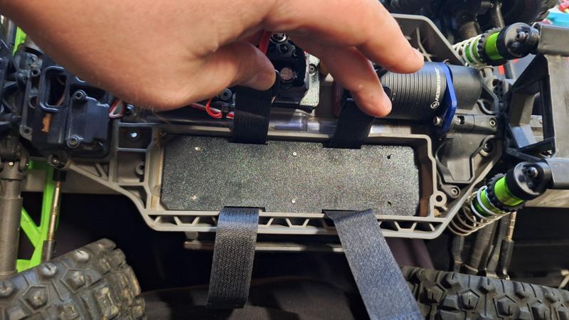 Traxxas Hoss 4x4 VXL battery holder / battery holder