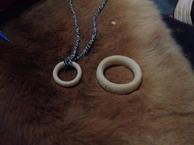 Drake's Ring from Uncharted - Sic Parvis Magna 'greatness from small beginnings'