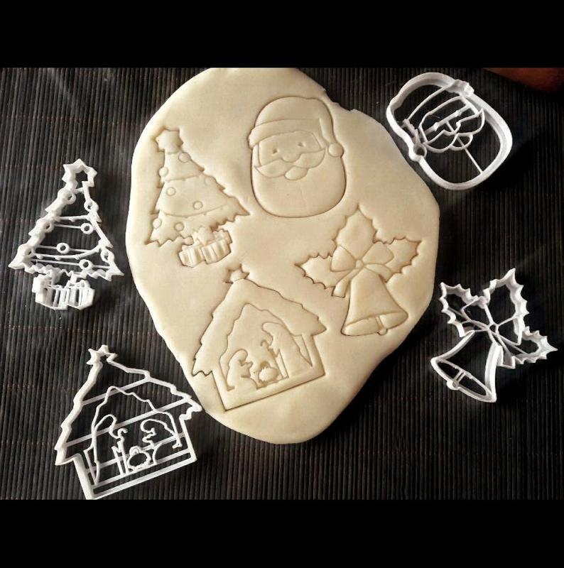 x4 christmas cookie cutters - Santa, Three, jingle bell, manger baby jesus