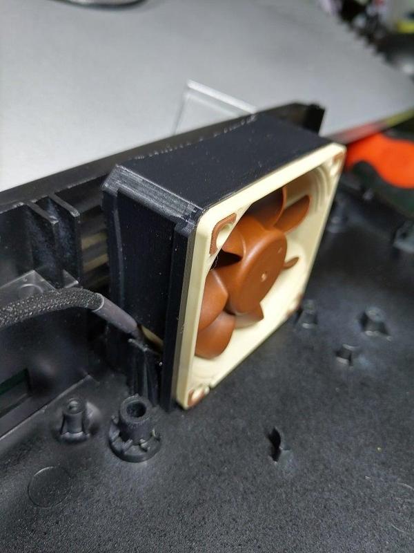 Xbox 60mm Noctua Fan Mount Adapter (for Original Xbox Slim case mod)