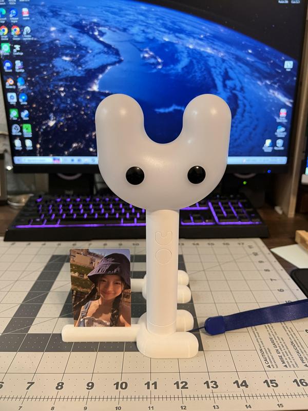 NEW JEANS Light Stick Stand