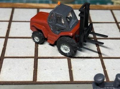 N Scale Manitou Heavy Forklift