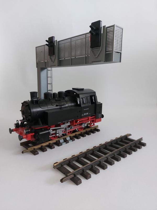 G gauge signal bridge garden railroad