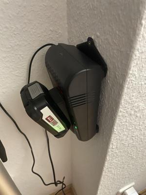 Bosch Ladegerät AL1880 CV Wandhalterung/Bosch charger AL1880 CV wall mount