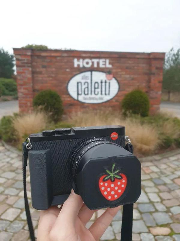 Leica Q (Type 116), Q2, Q3 Clip-On Lens Cap - Karls Erlebnis-Dorf Mod   