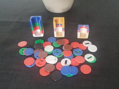 COUNTERS FOR MULTIPLAYER BOARD GAMES WITH STORAGE 