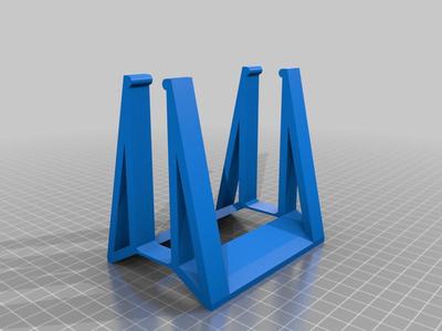 Vertical Laptop Holder - Self Adjusting