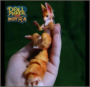 Keychain: flexy tail fox