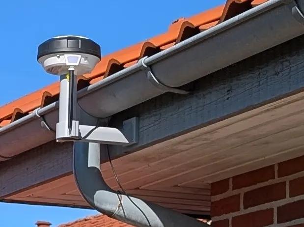Mammotion RTK to mount on roof overhang below eaves   
