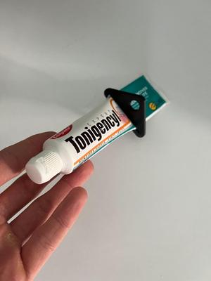 THE TOOTHPASTE SQUEEZERRRRRRRR