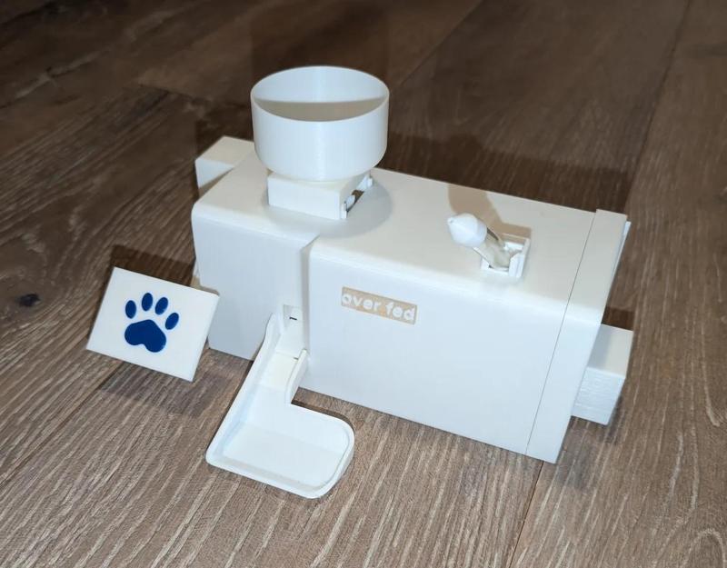 Treat dispencer (with a twist)   