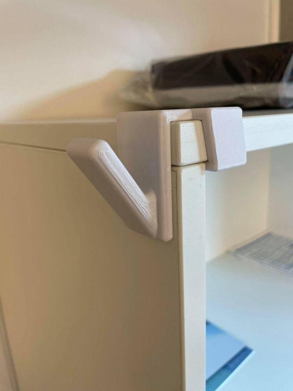 Simple coat hanger