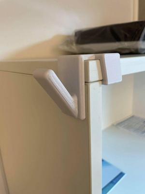 Simple coat hanger