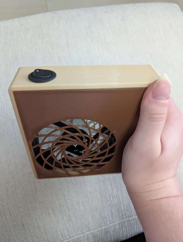 Battery-powered portable fan   