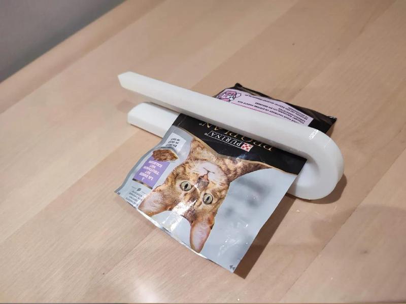 Cat Pouch Food Squeezer   