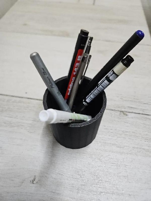 Simple pen holder   