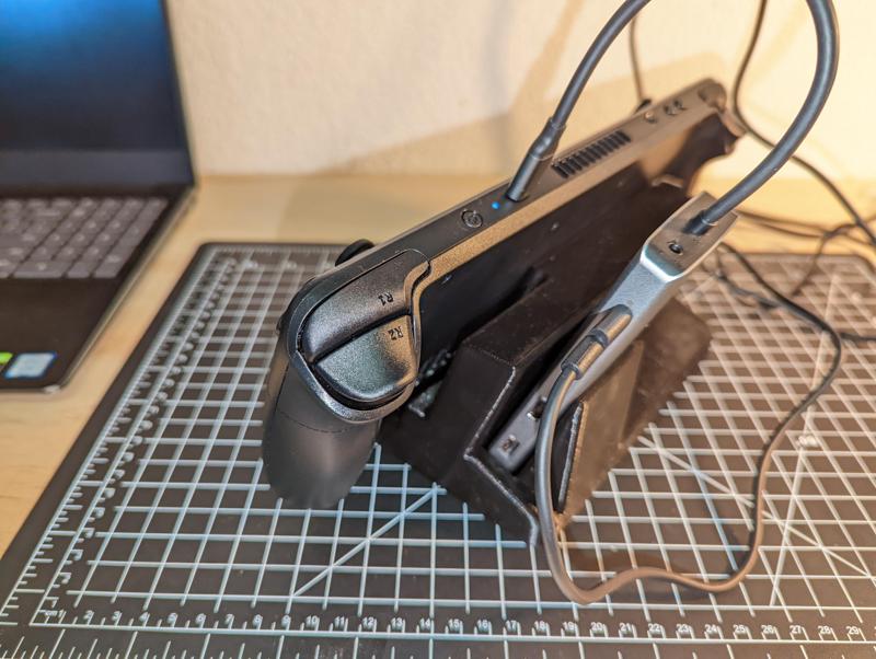 Steam Deck Stand with Totu USB-C Hub Holder