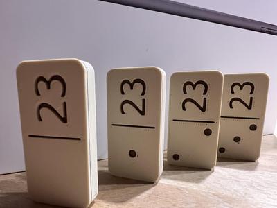 102 Vorsicht: Spielende Zahlen!  Domino 23x23