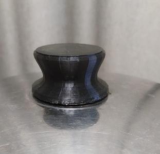 Universal pan knob