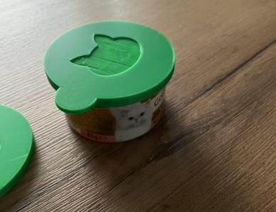 Lid for cat food cans