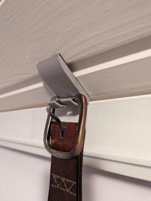 Simple belt holder