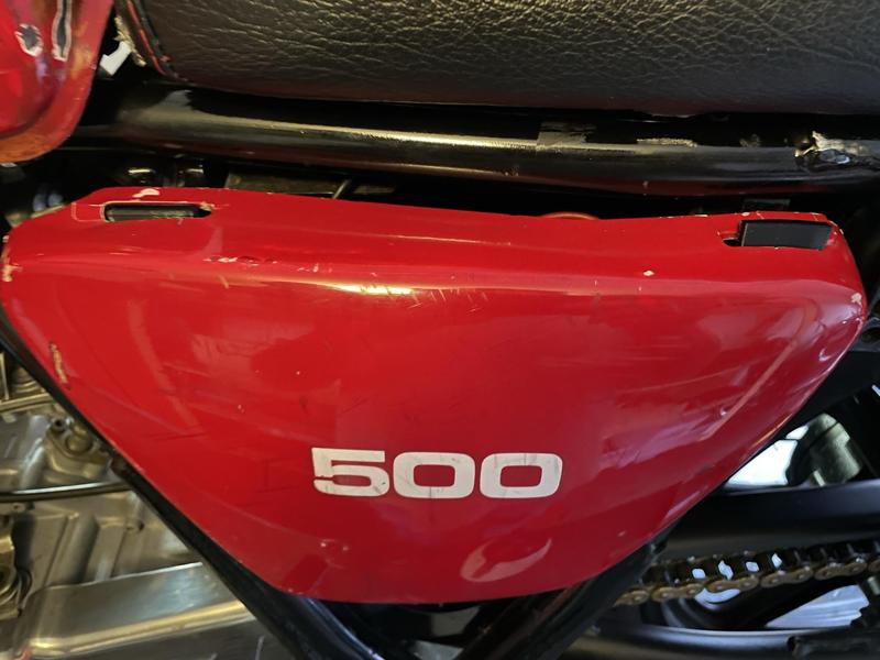 Yamaha SR500 Sidecover rubber