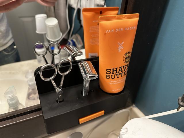 Customizable Shaving Caddy