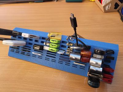 USB - SD - MicroSD Organizer / Stand / Holder