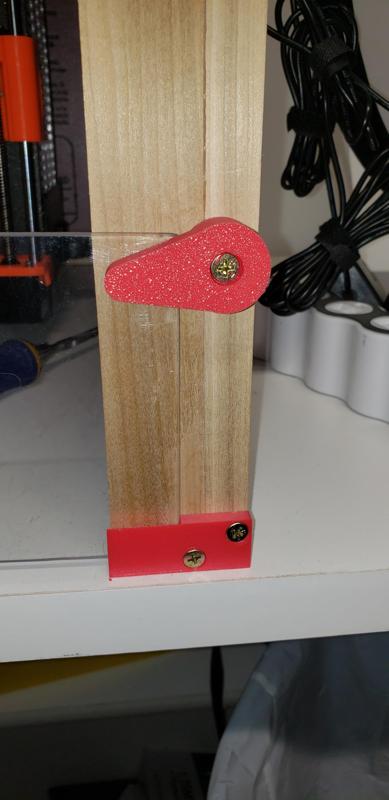 Plexiglass clips