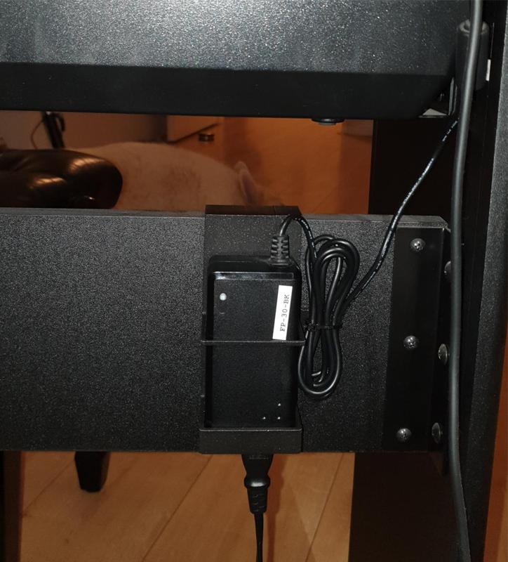 Roland FP-30 - Power adapter holder