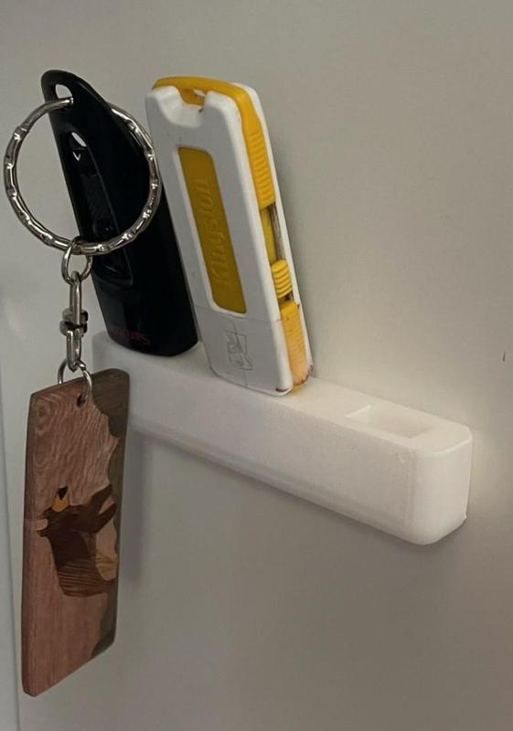 Desk USB key storage