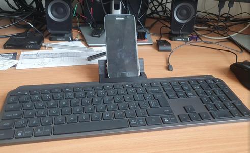 MX Keys Phone holder