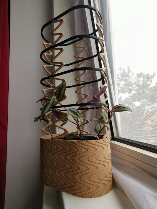Stackable pot for climbing plants