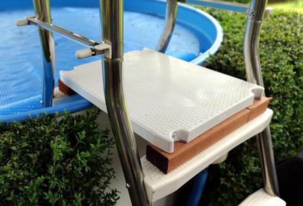 Material for lowering or removing the top step on a pool ladder / Material zum Herabsetzen bzw. Entfernen der obersten Stufe an einer Poolleiter