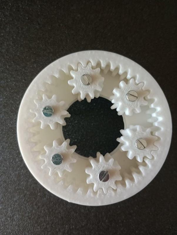 Sunless split ring gearbox.