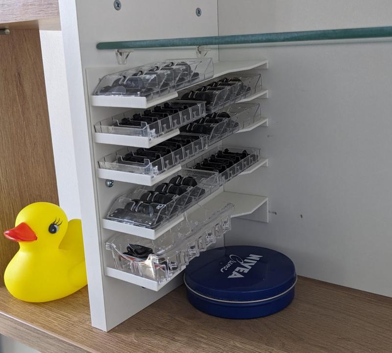 Shelf for Razor Blade cartridges