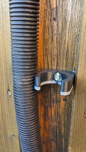 40mm Pipe Holder, Kabelrohrschelle, HT 50mm Rohrhalter, mit Ablaufschlitz für Wasser