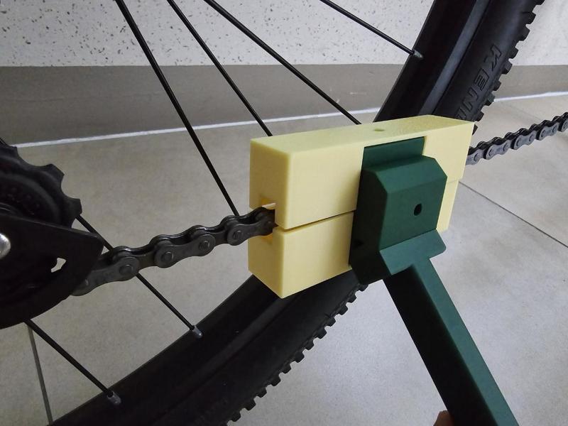 Bycicle Chain cleaning Tool