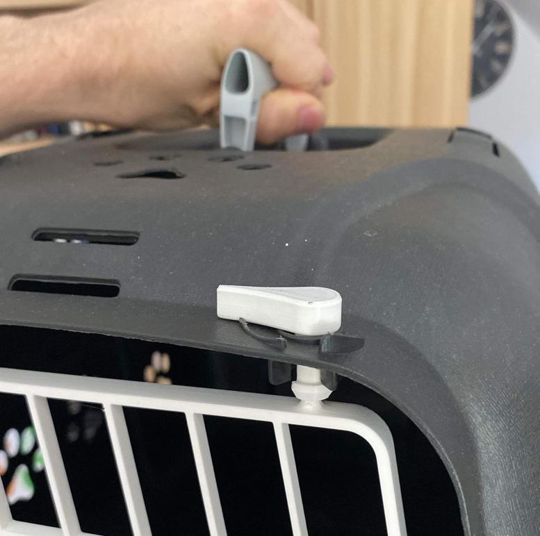 Cat Carrier closing pin