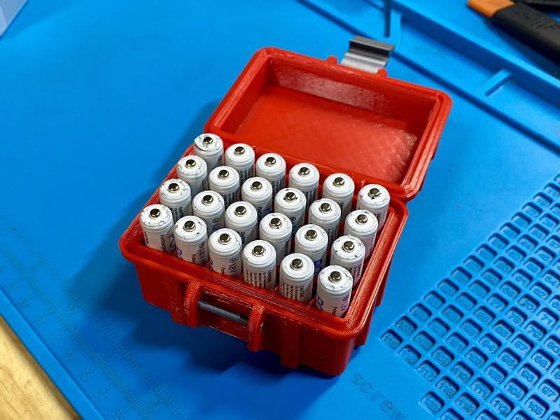 AAA 24 Battery Case w/ Latch - Wavy Structure