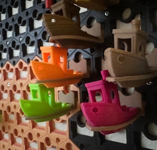 GOEWS Benchy Display