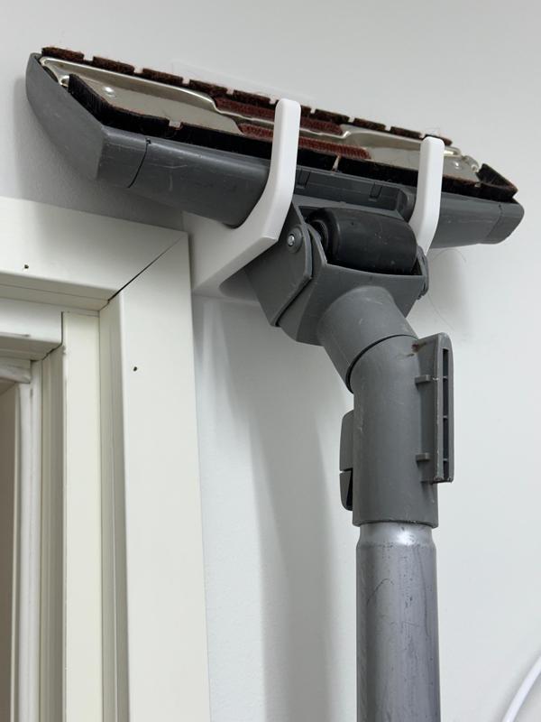 Vacuum nozzle / tube holder