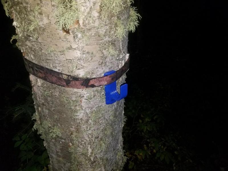 Tree Mounted Pack Holder Hook System. (Parametric/OpenSCAD)