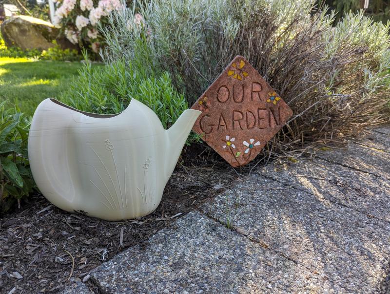 Ergonomic Watering can - stream style spout