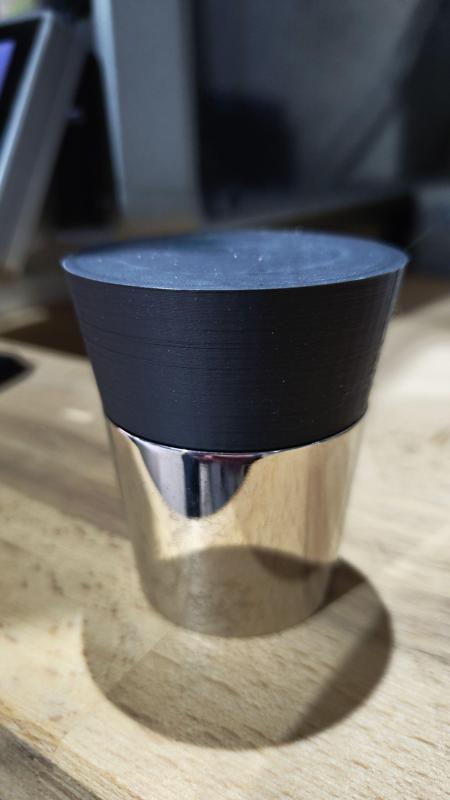 Glass carafe closure