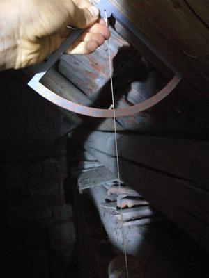 Angle finder using gravitation