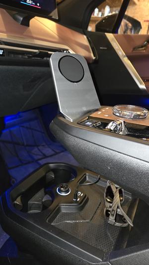 BMW iX - MagSafe Mount with cable management