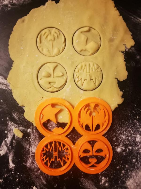 Cookie cutter stamp KISS 