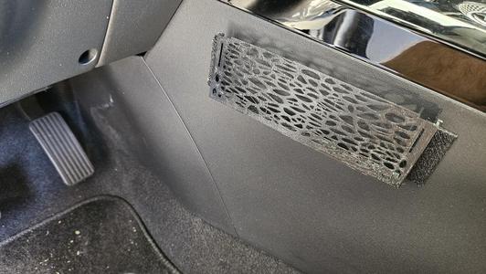 Voronoi celular car holder